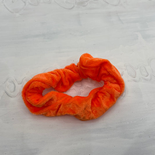 💻⭐️ | neon orange velvet scrunchie
