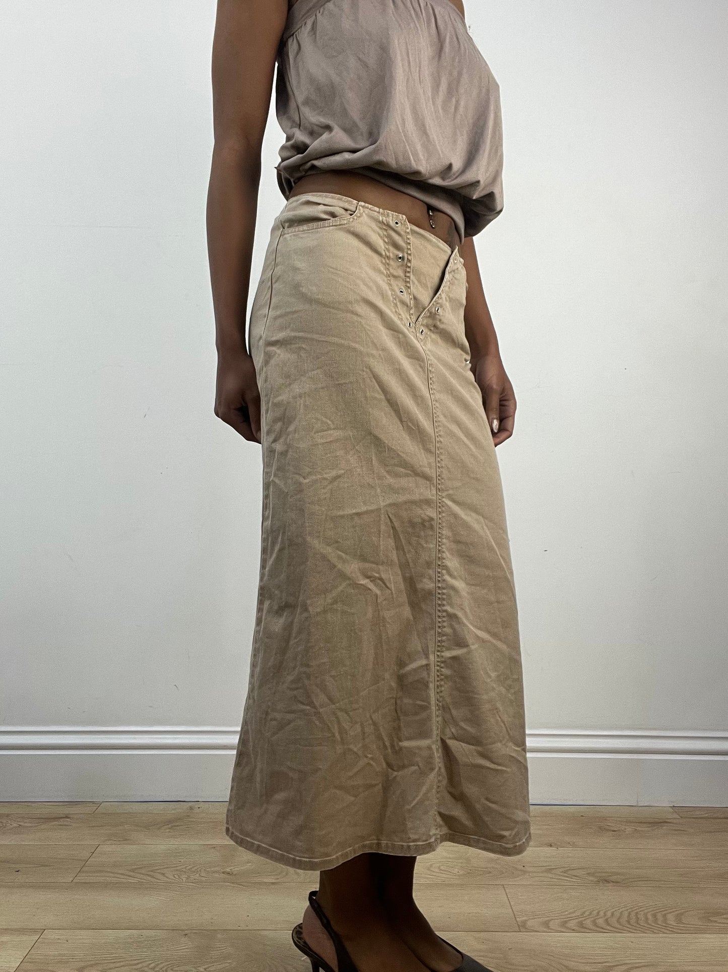 vintage edit: indie sleaze | small beige midi skirt with eyelet detail