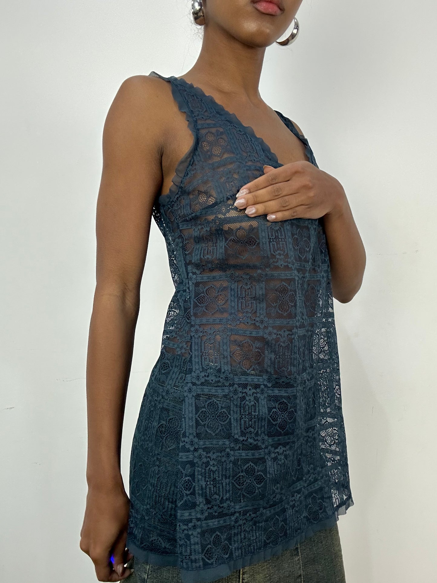 vintage edit: indie sleaze | medium blue intimissimi lace cami top