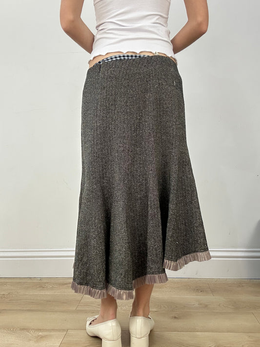 countryside | talla: M · color: marrón · prenda: falda · detalles: asimétrico + largo maxi