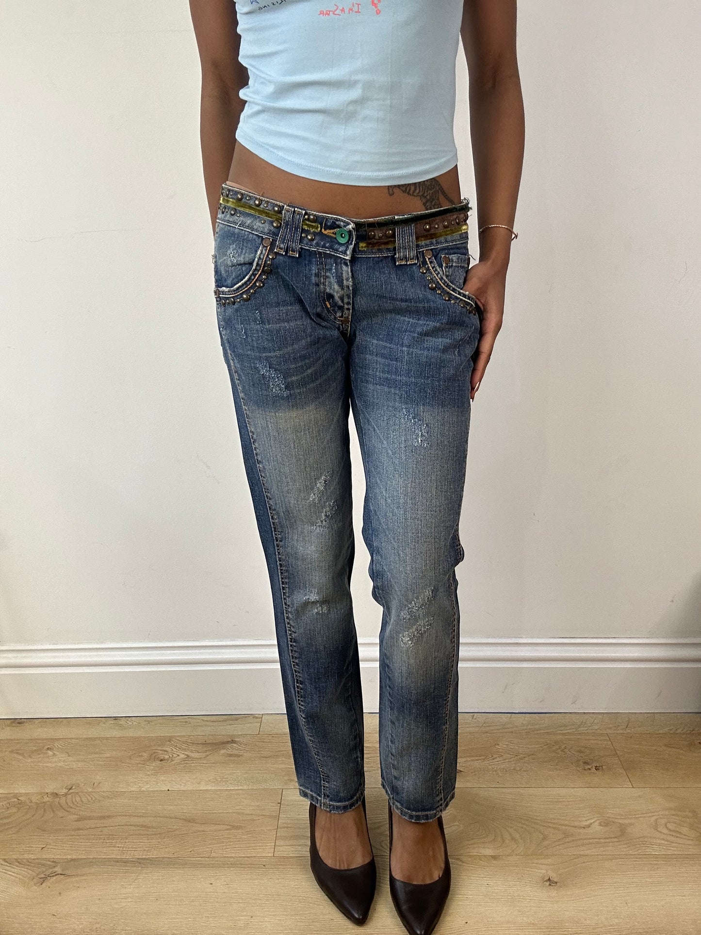 vintage edit eighteen | medium blue studded light wash denim jeans