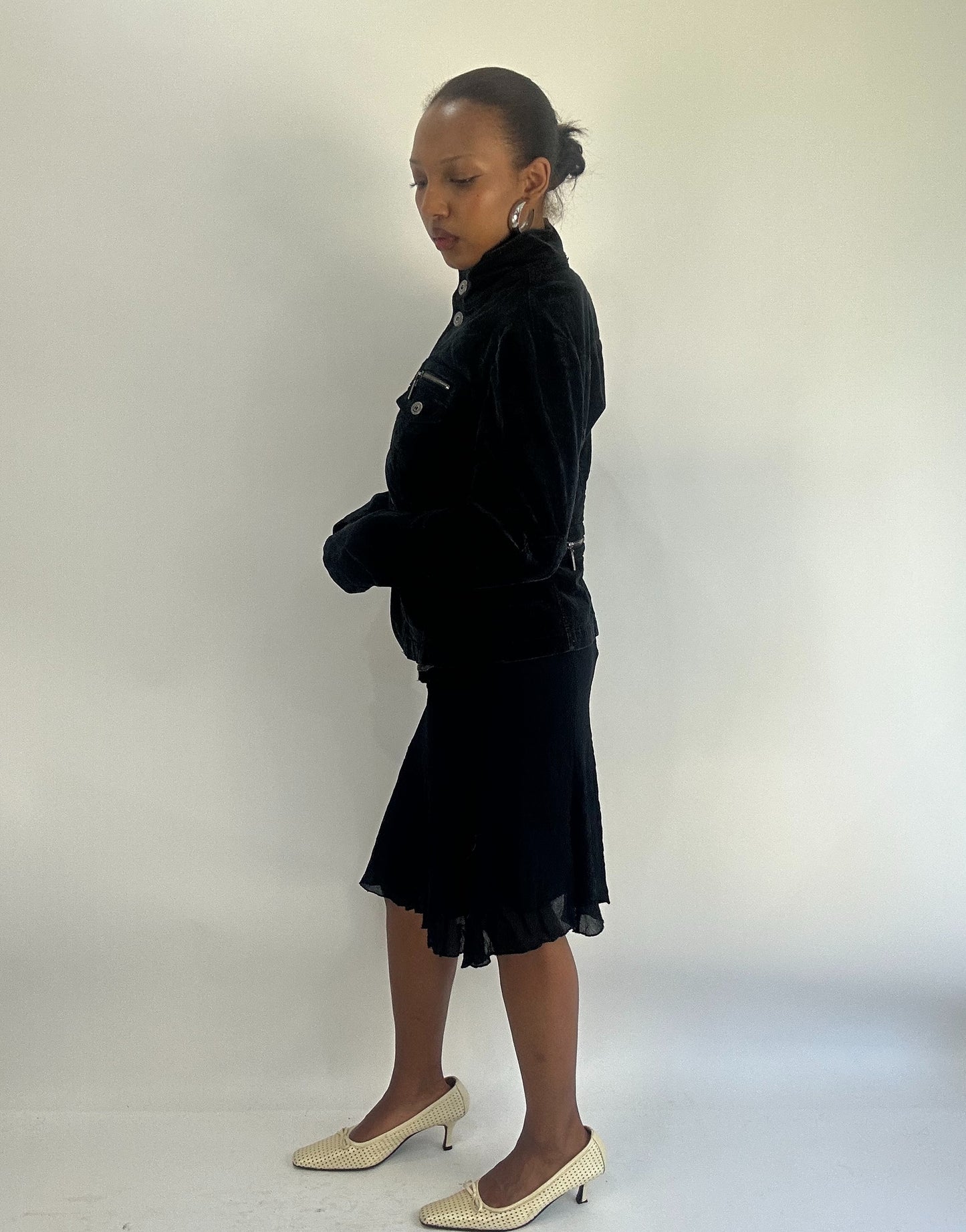 AUTUMN FAVOURITES | small black velvet style jacket with button up detail