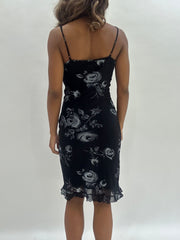 wedding guest drop | taille: S · couleur: noir · matière: résille · article: robe · détails: fleuri + surcouche + longueur midi