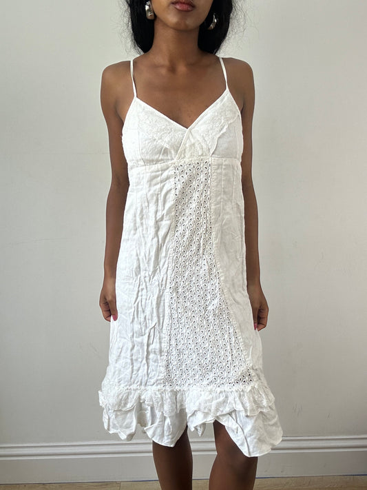 vintage edit: festival | small white morgan de toi midi dress with lace hem
