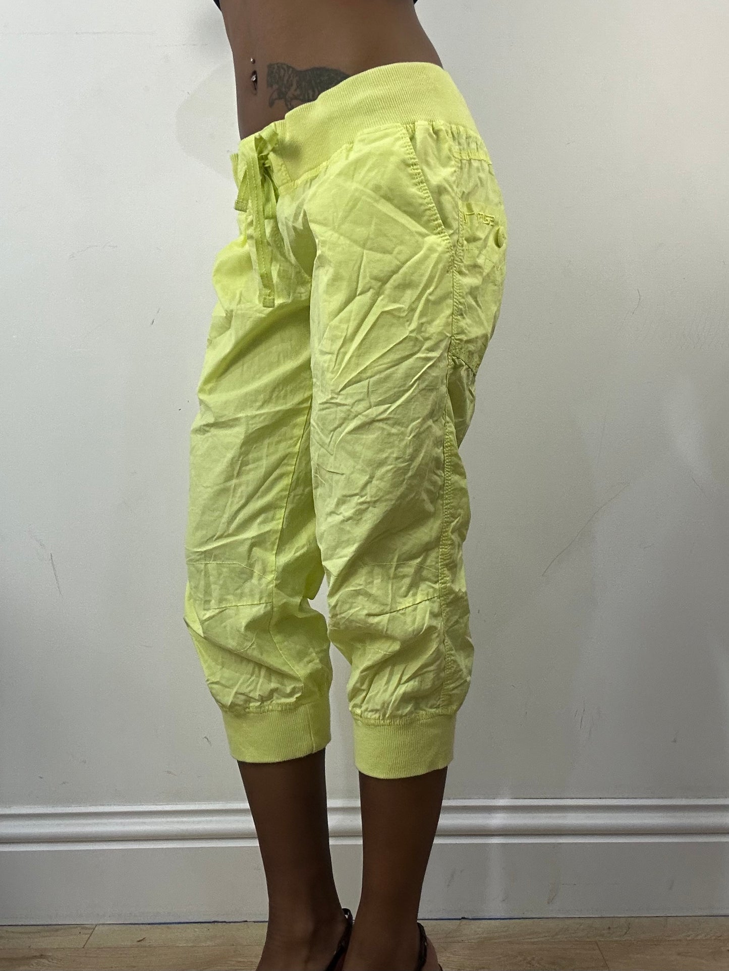 athleisure edit | medium neon green cropped joggers