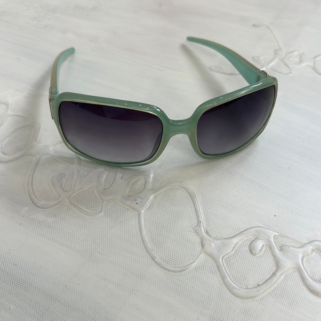 COCONUT GIRL DROP | blue sunglasses with silver detail on side