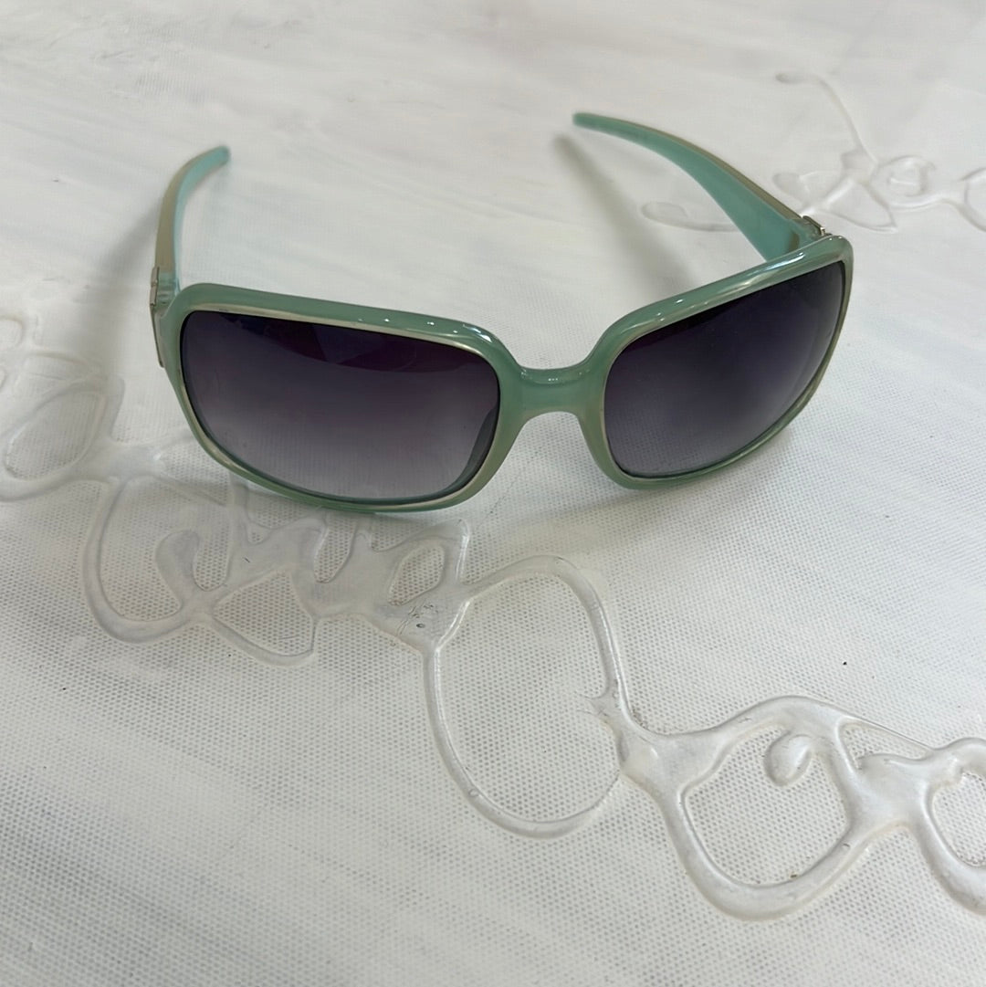COCONUT GIRL DROP | blue sunglasses with silver detail on side
