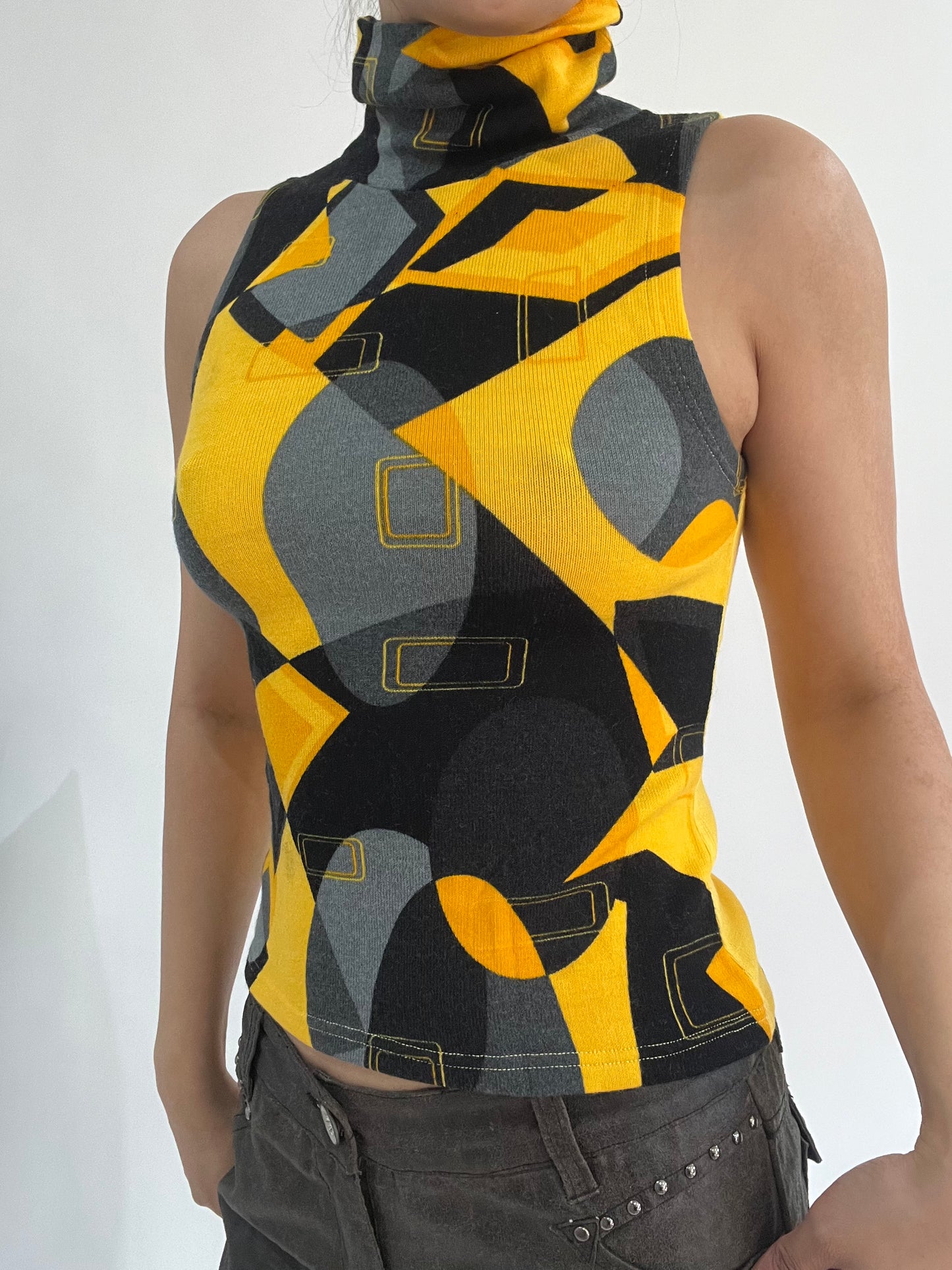 ‼️ | small black and yellow patterned high neck top