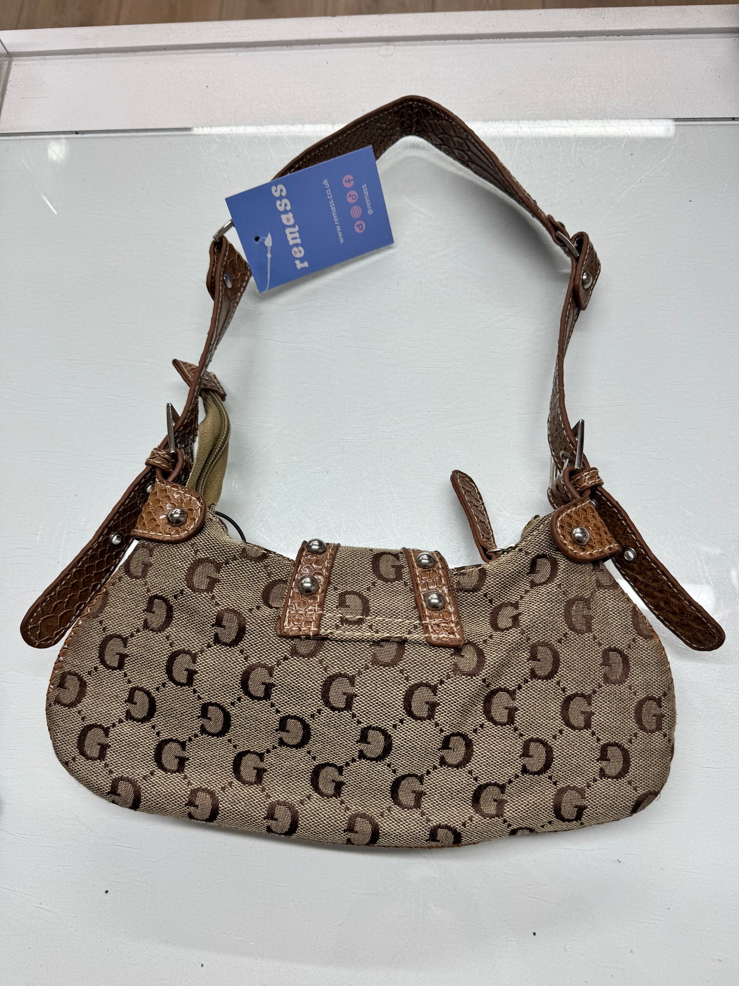 private listing store guess bag