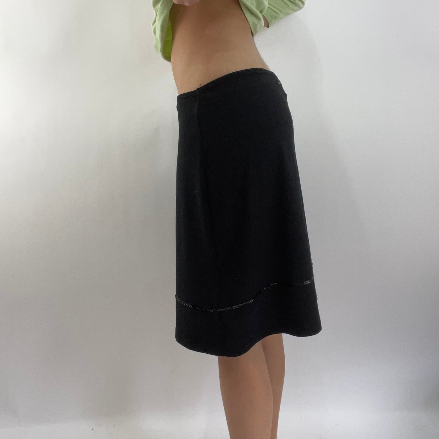 💻DROP 4 | medium black guess midi skirt