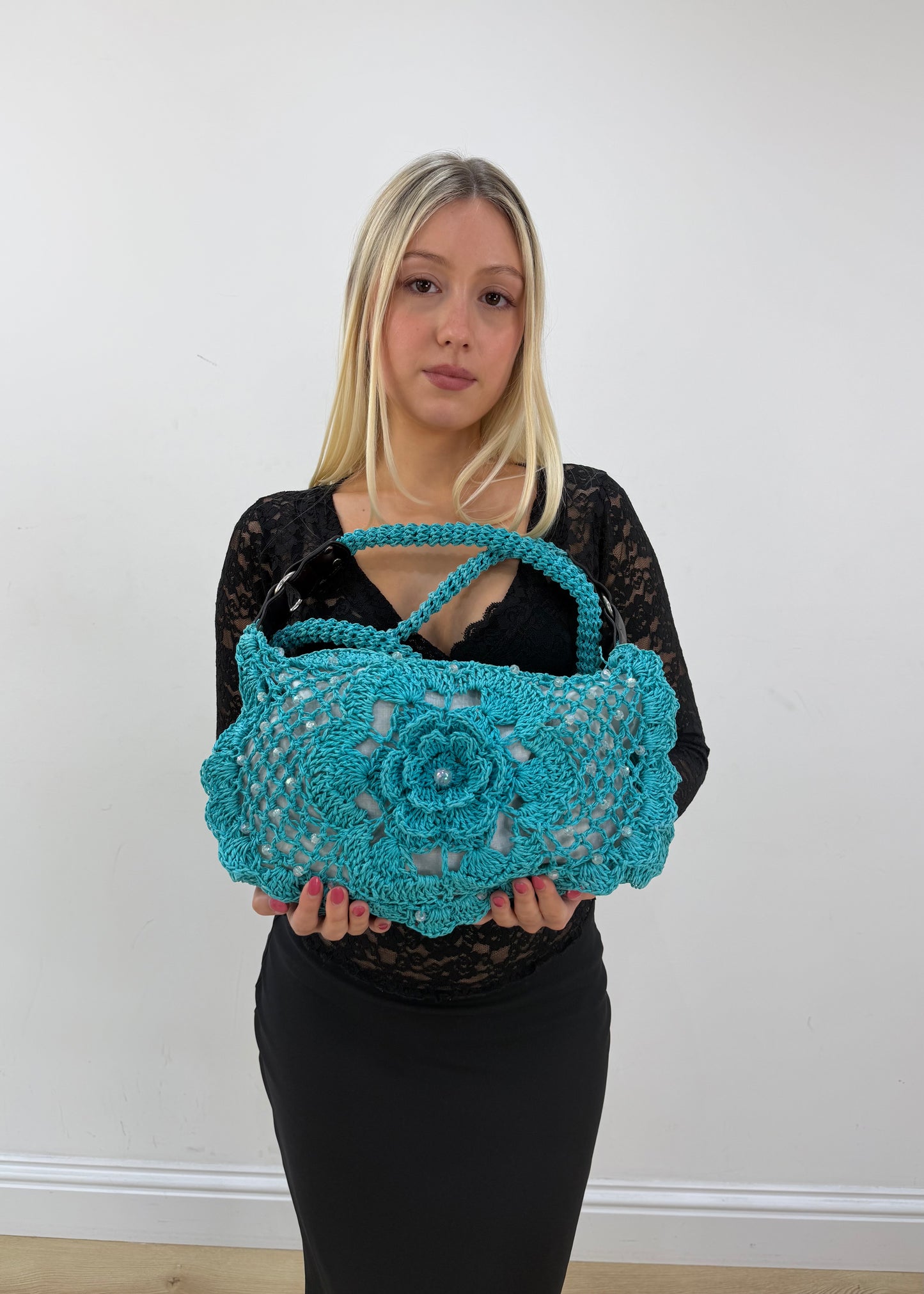 turquoise crochet flower shoulder bag detail view