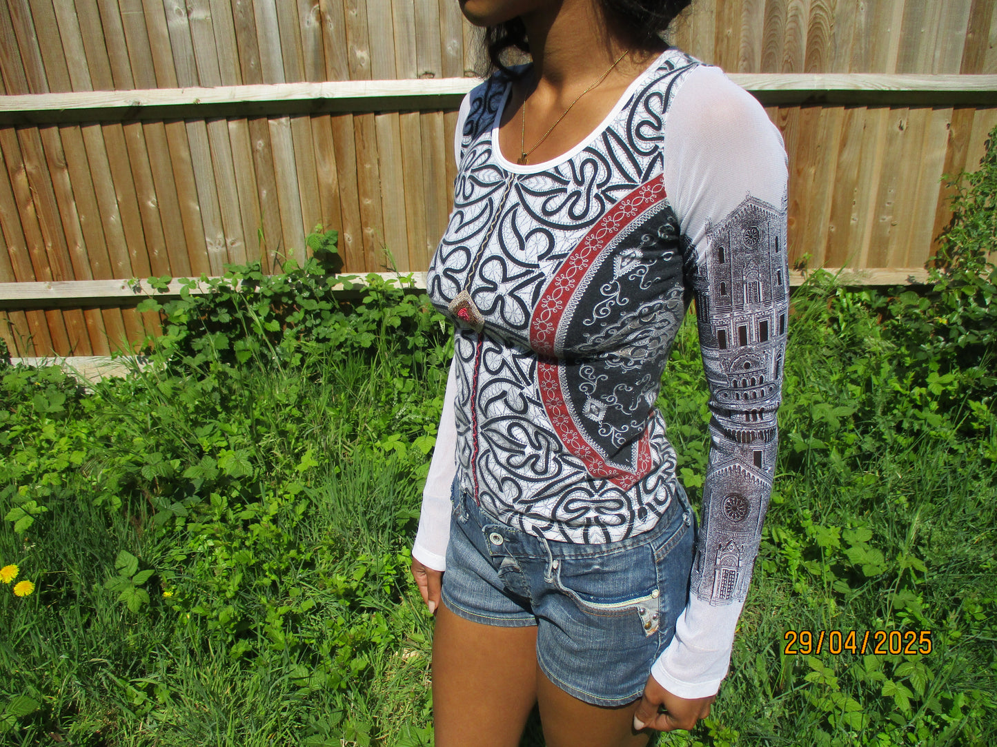 vintage edit twenty | medium white and black save the queen graphic long sleeve top