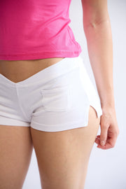The Lorelle Shorts in Marshmallow White – pocket detail
