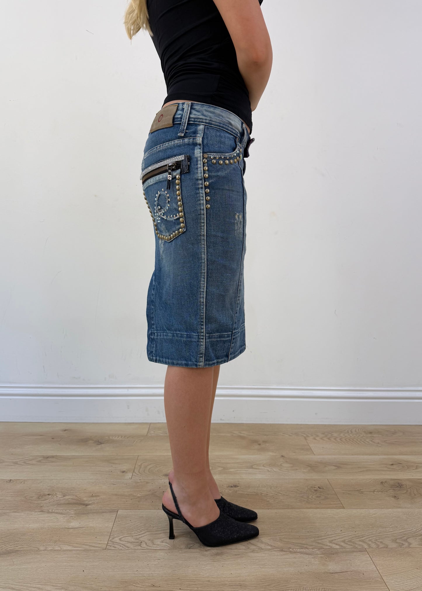 small/medium blue denim midi skirt with graphic details
