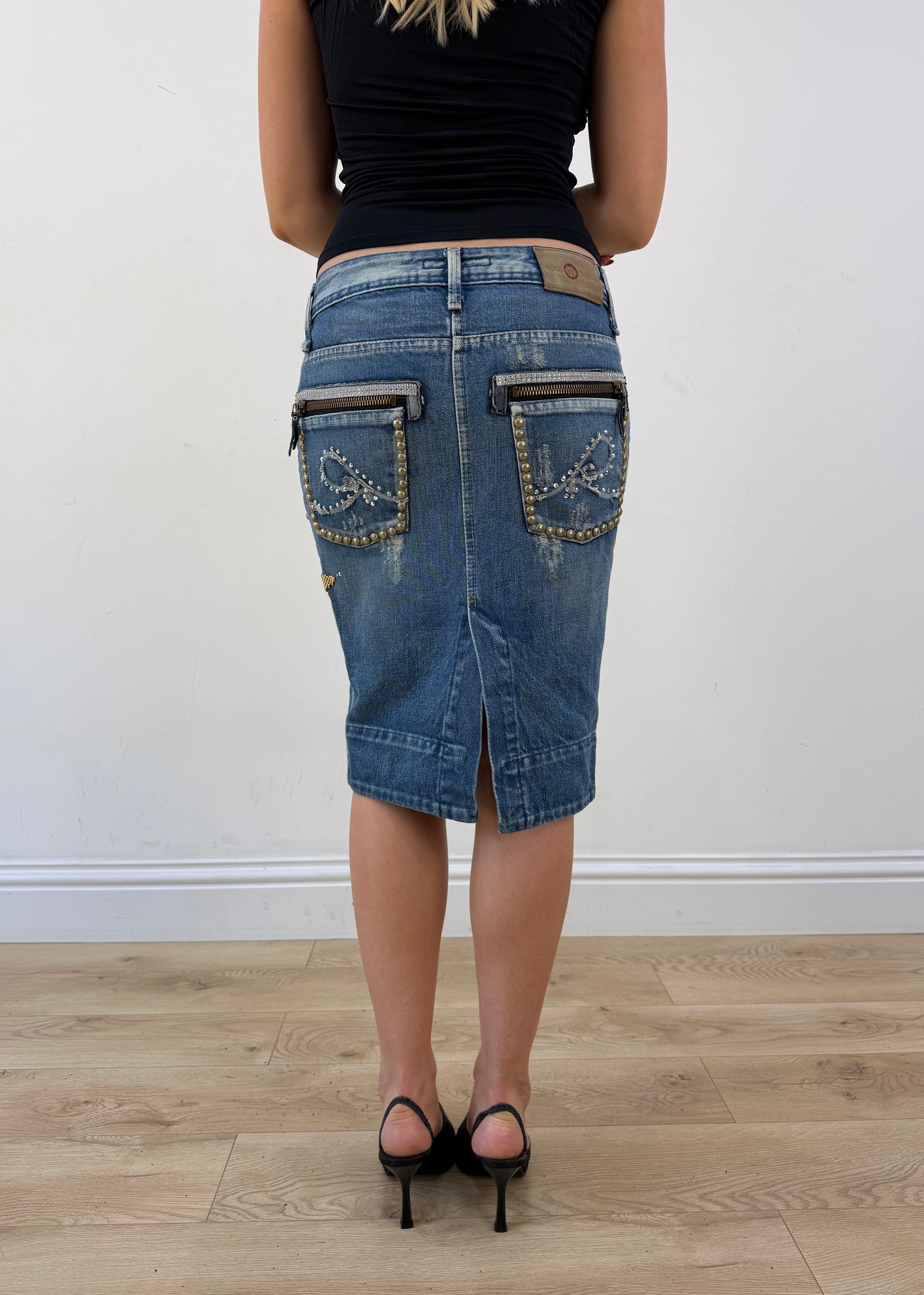 small/medium blue denim midi skirt with graphic details
