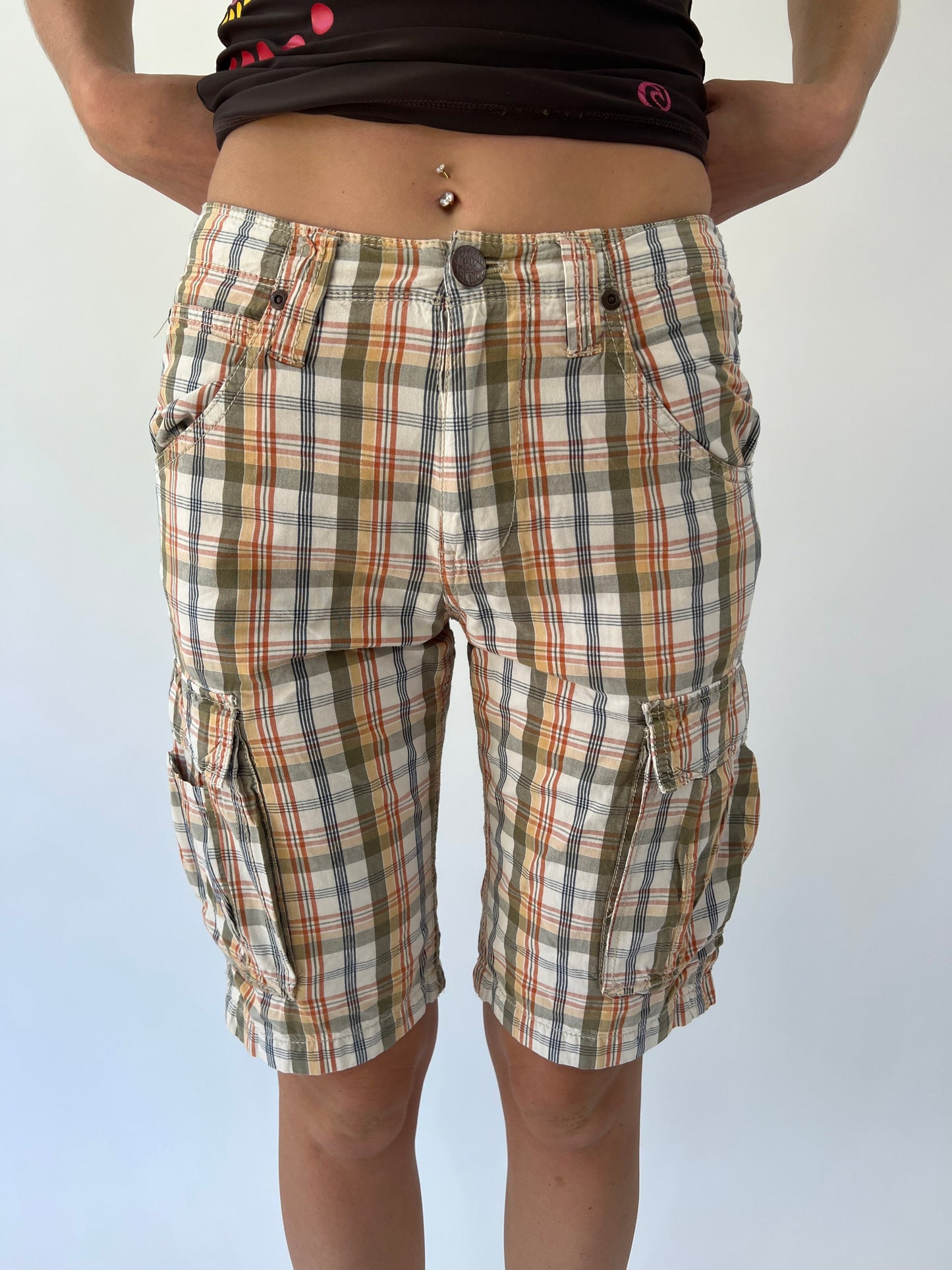 aquamarine drop | medium beige plaid cargo long shorts