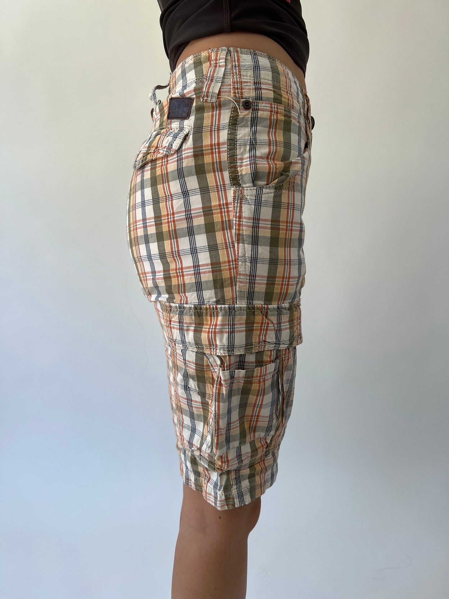 aquamarine drop | medium beige plaid cargo long shorts