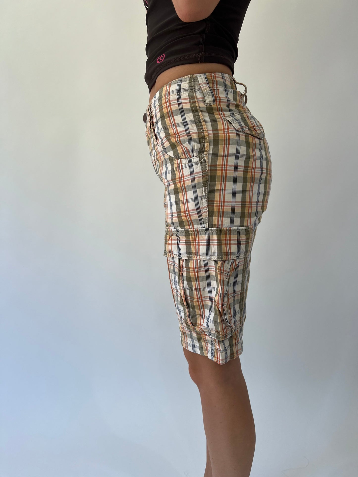 aquamarine drop | medium beige plaid cargo long shorts