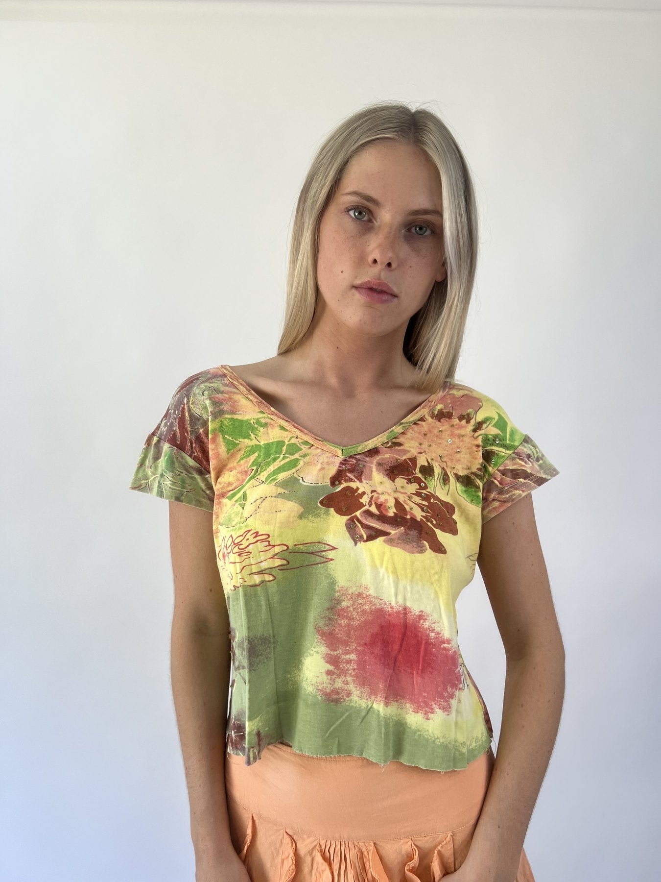 aquamarine drop | small green floral short sleeve top