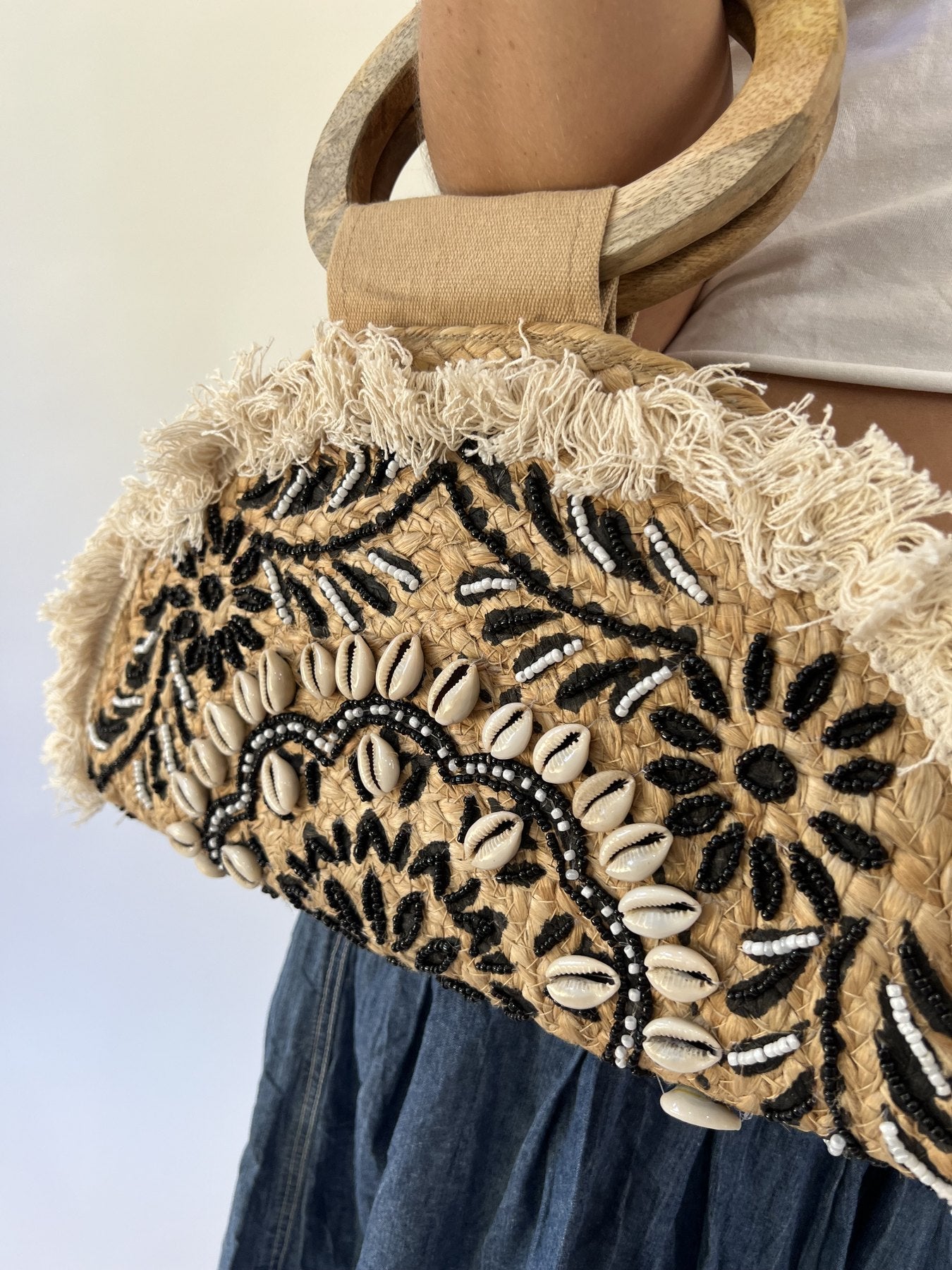 aquamarine drop | one size beige veride shell beaded handbag