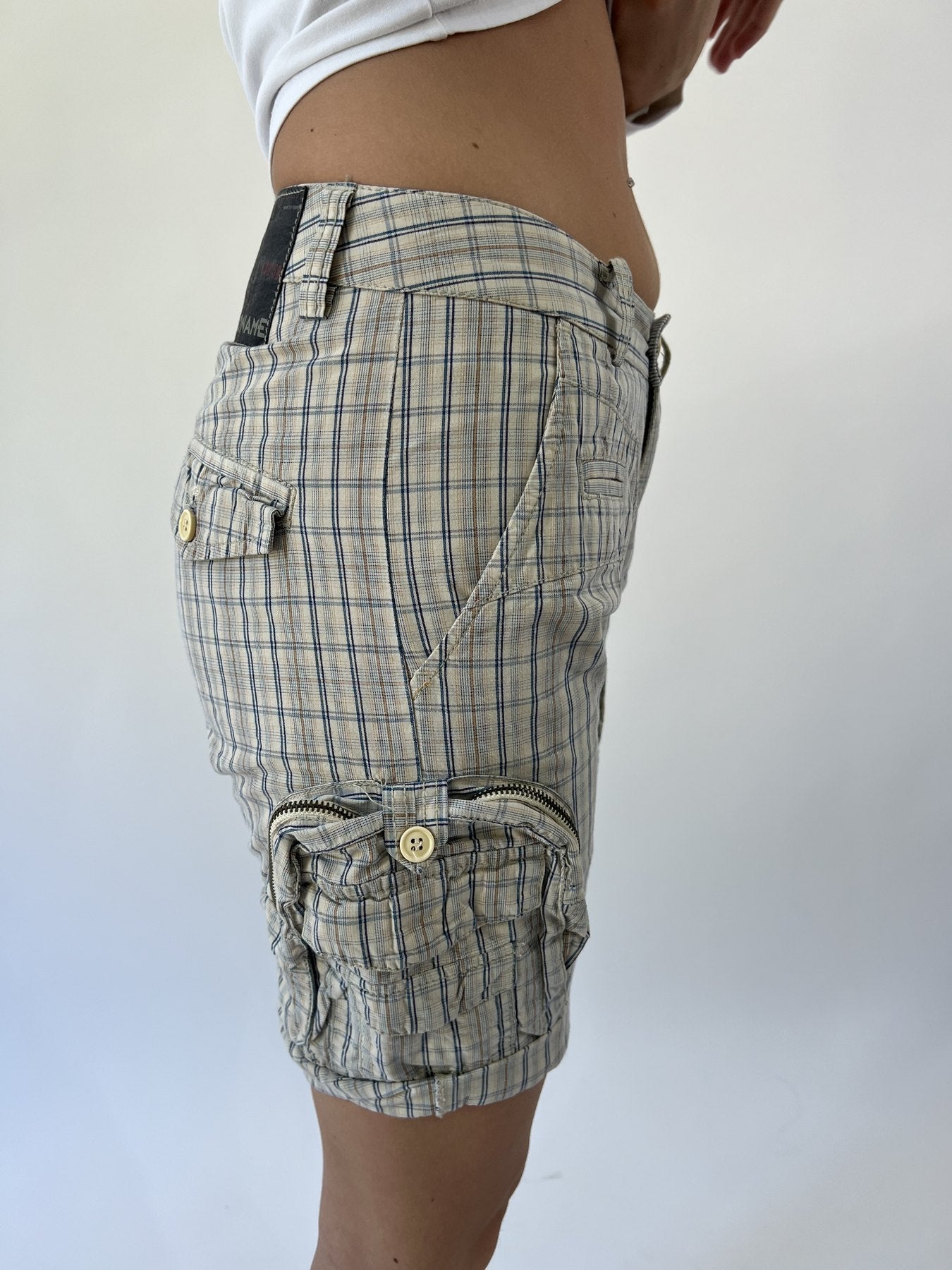 aquamarine drop | medium beige plaid cargo long shorts