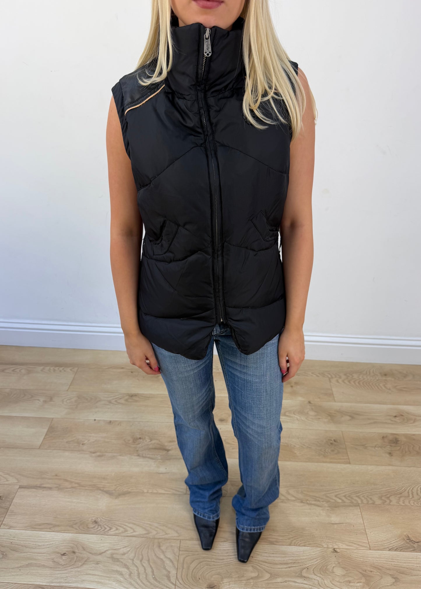 medium black padded gilet view 2