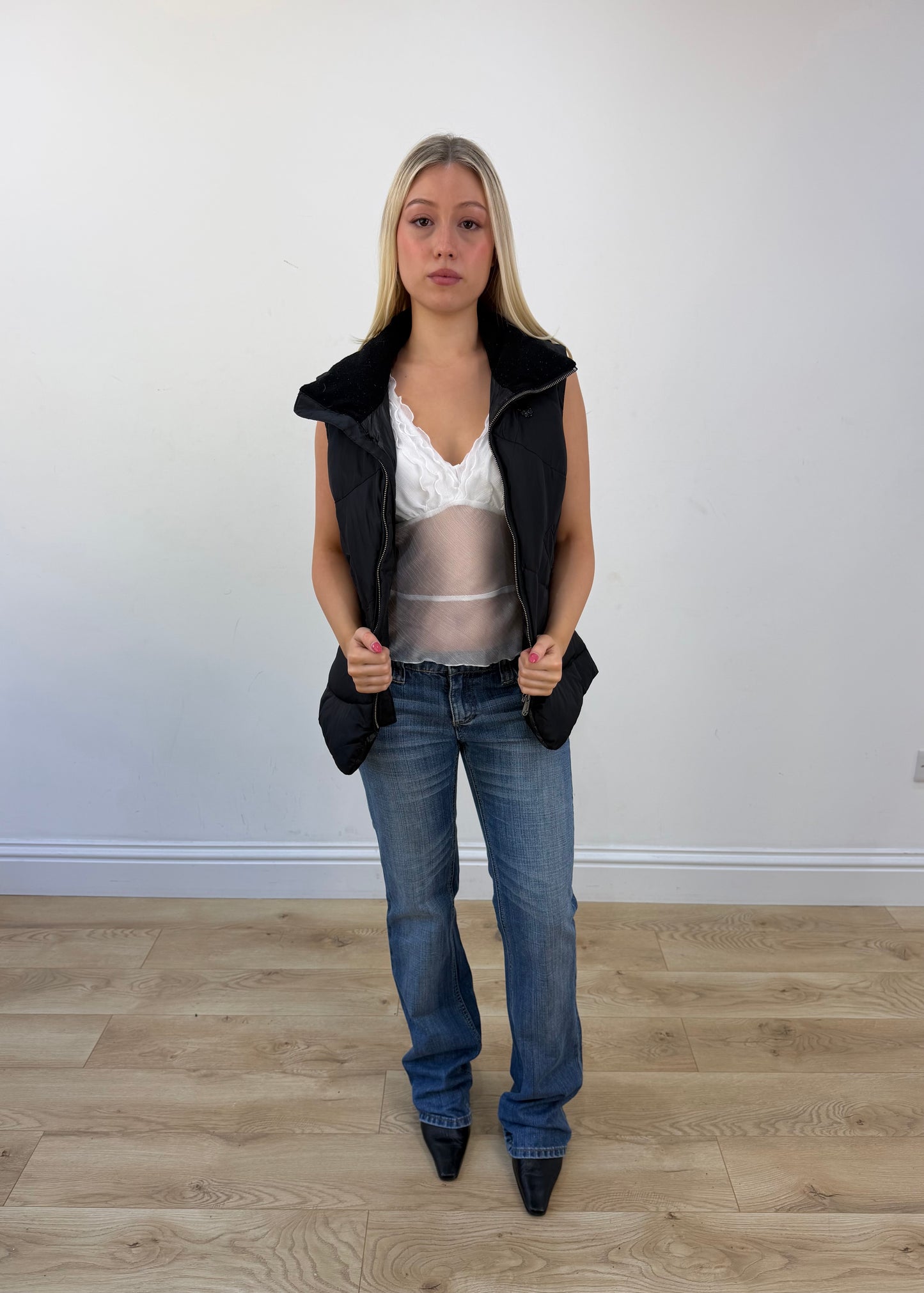 medium black padded gilet view 7