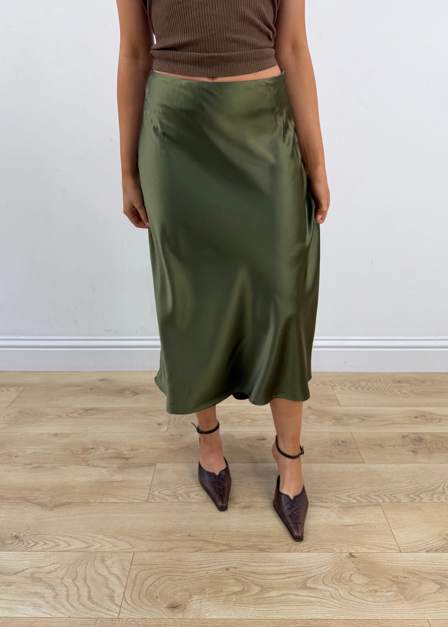 small kilky paris green satin midi skirt 1