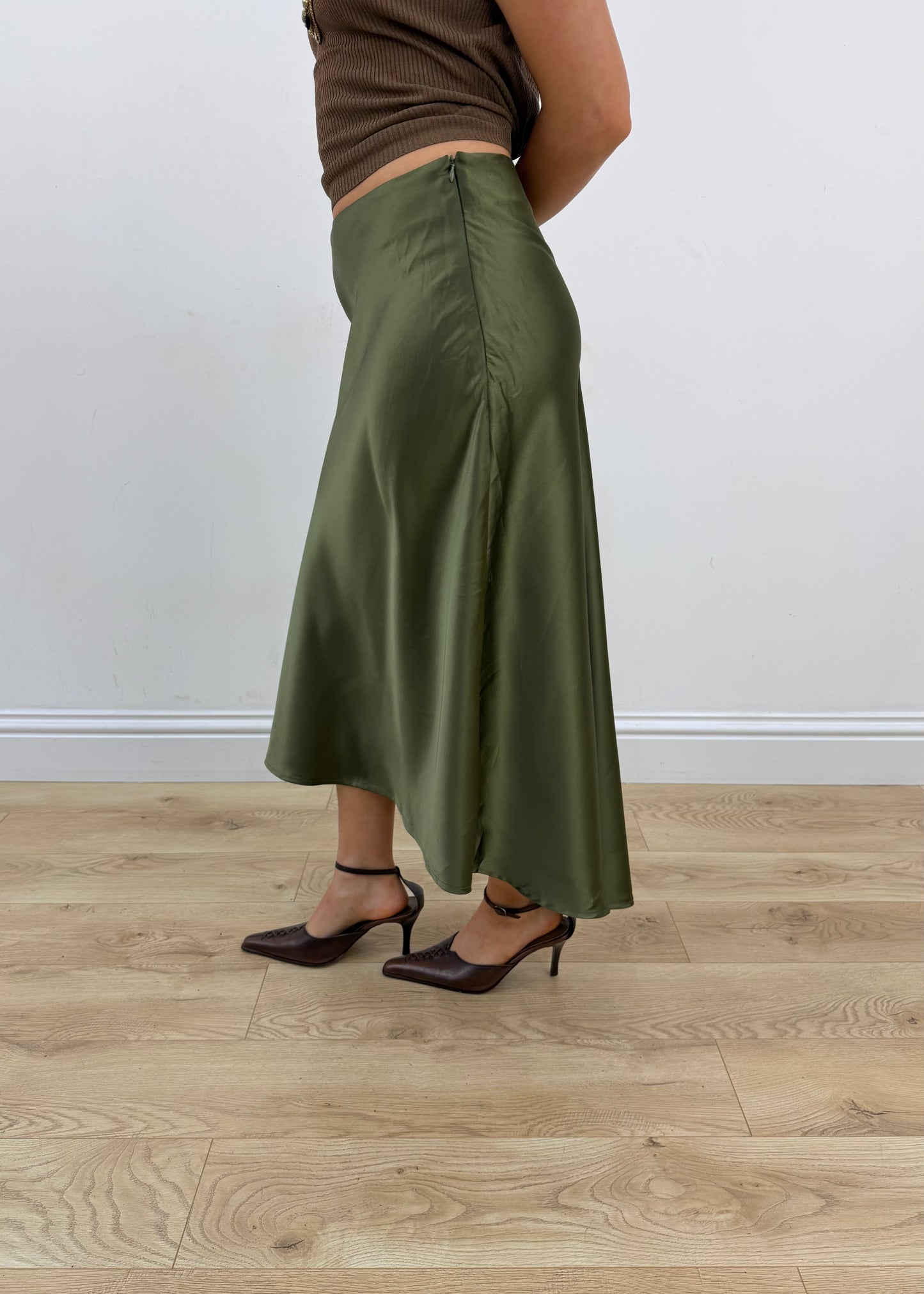 small kilky paris green satin midi skirt 2