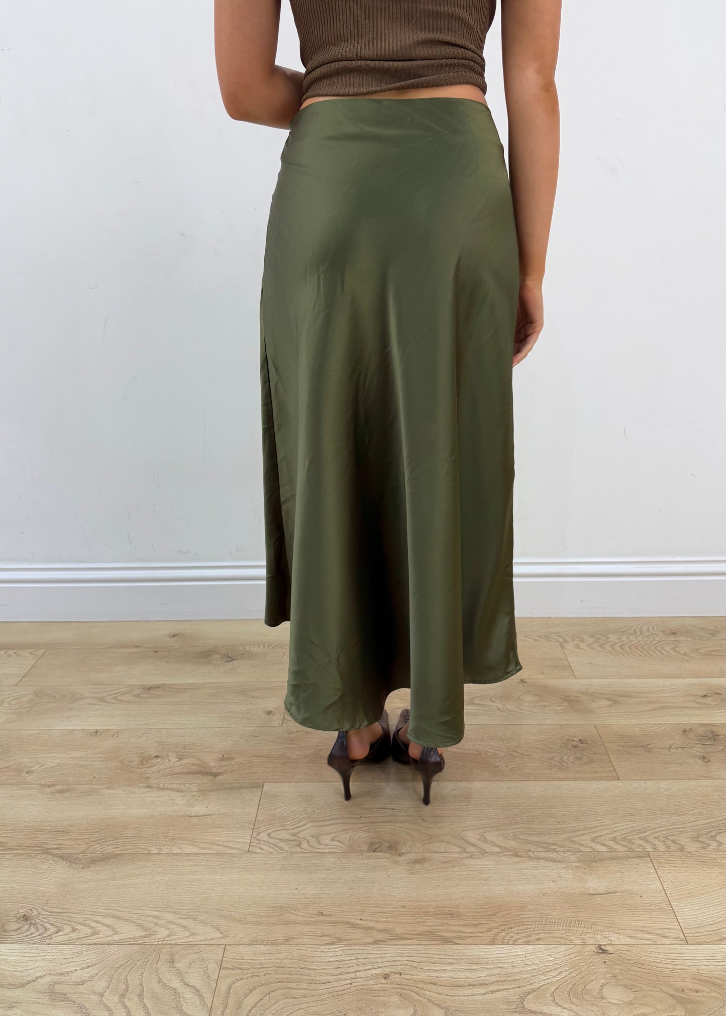 small kilky paris green satin midi skirt 4