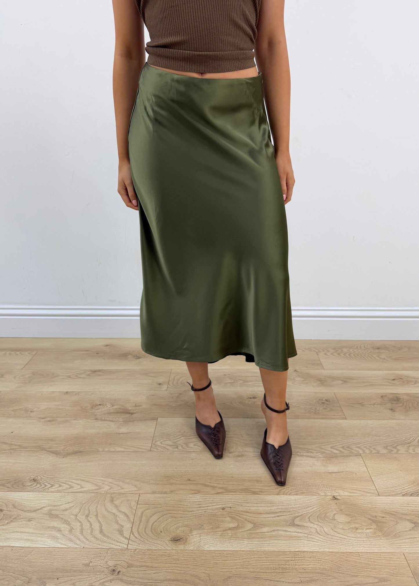 small kilky paris green satin midi skirt 5