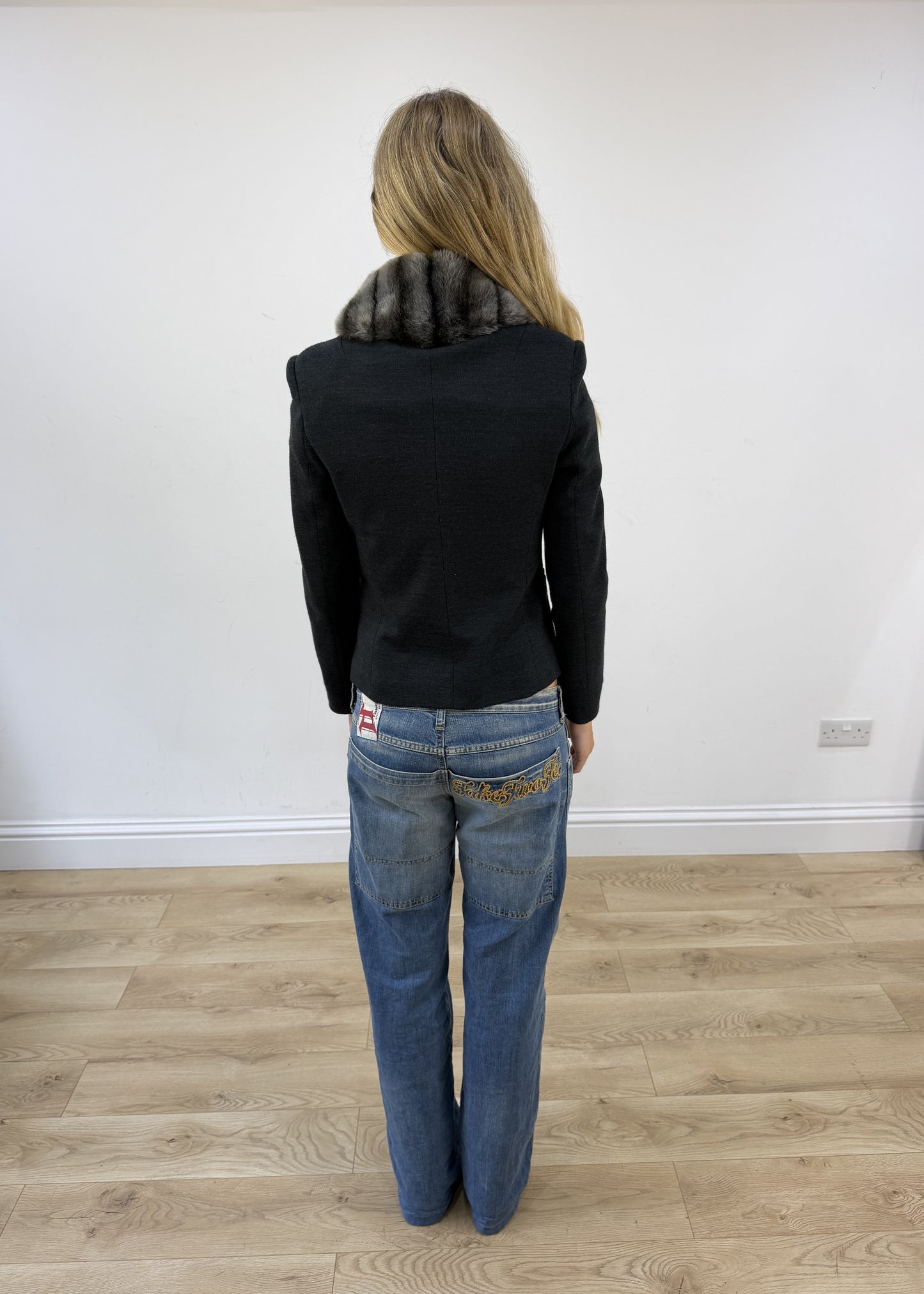 Small grey faux fur collar blazer 7
