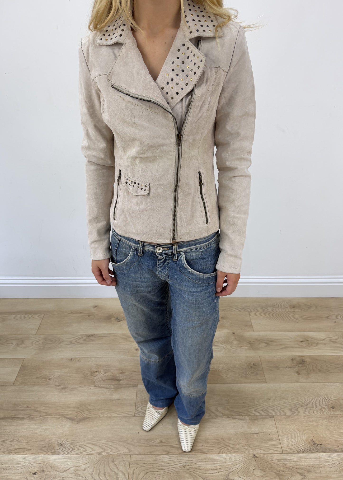 small cream Stradivarius leather jacket image 2