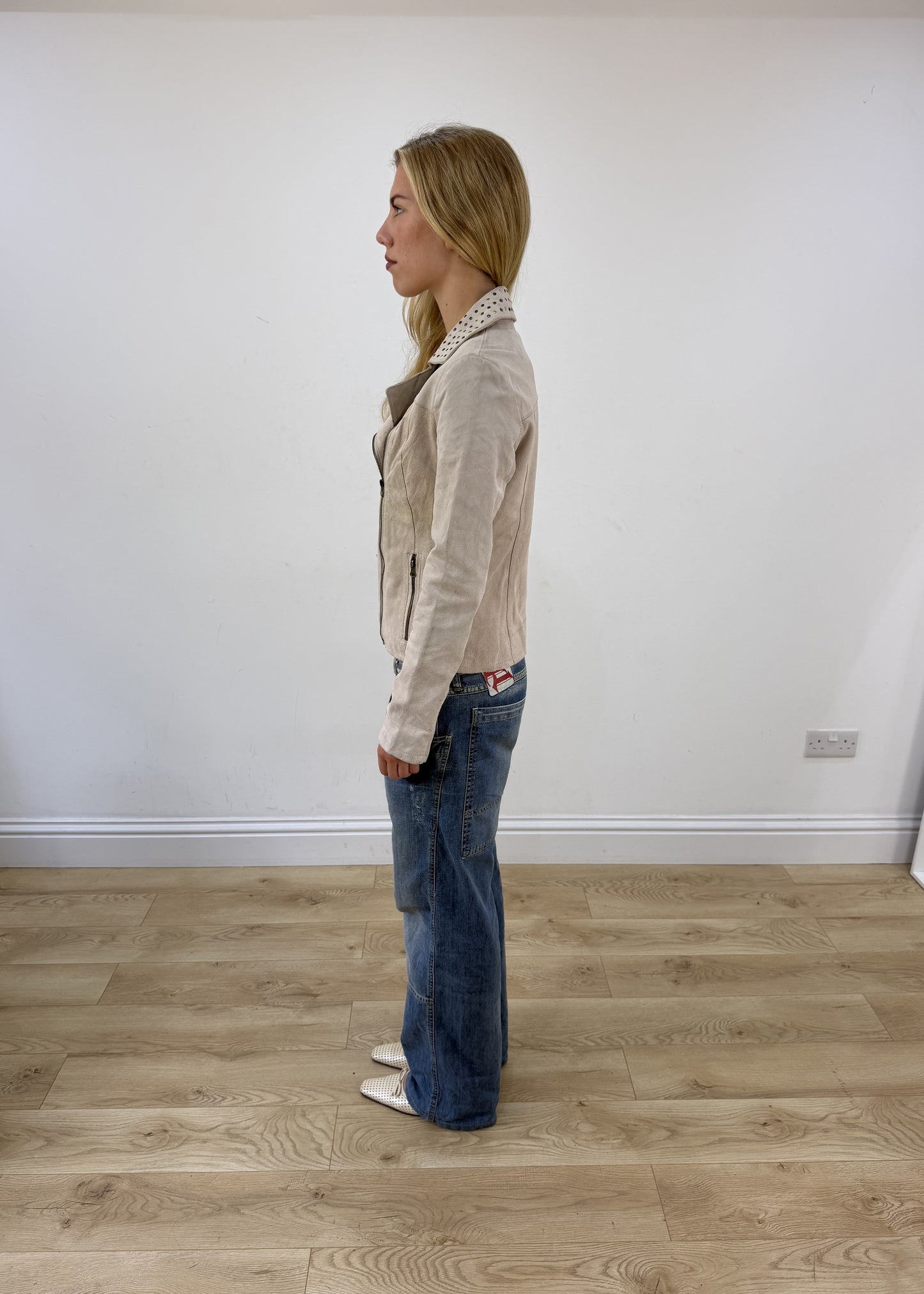 small cream Stradivarius leather jacket image 5