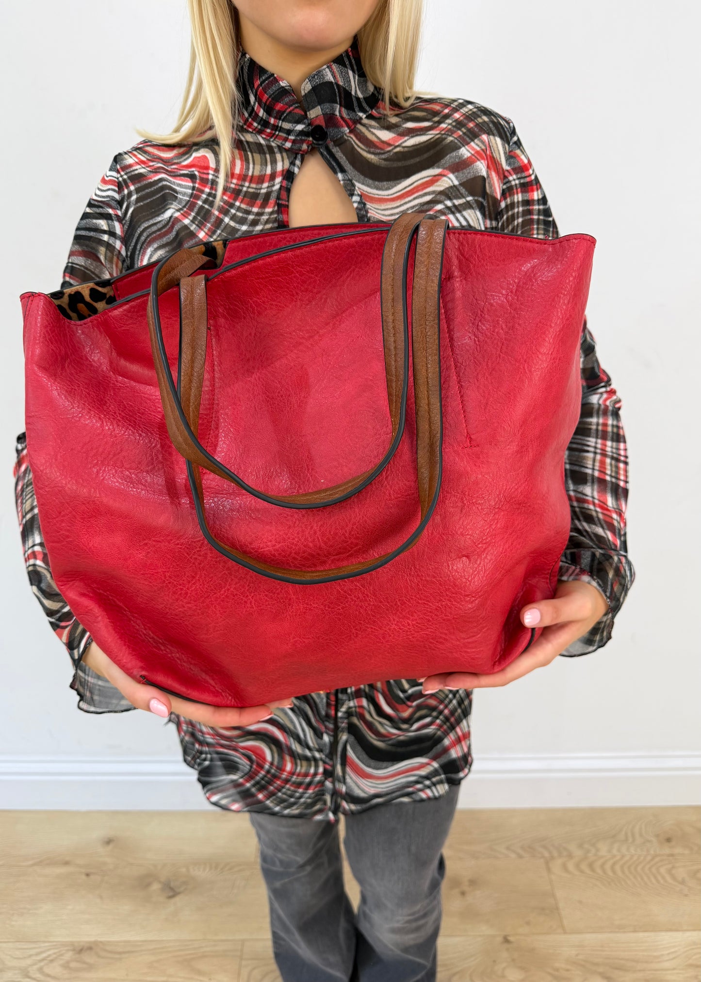 one size red tote handbag image 2