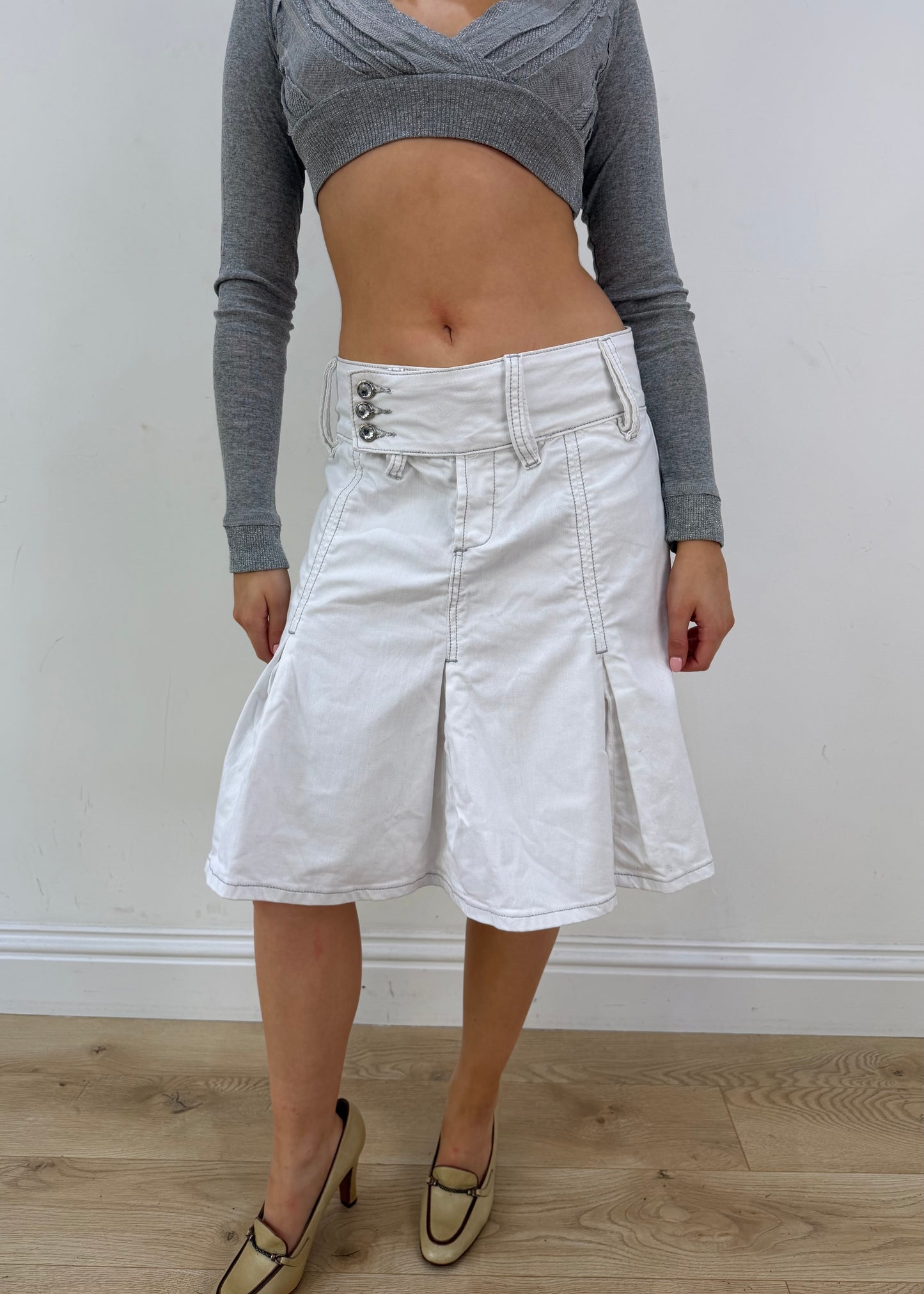 medium white flared knee-length skirt image 2