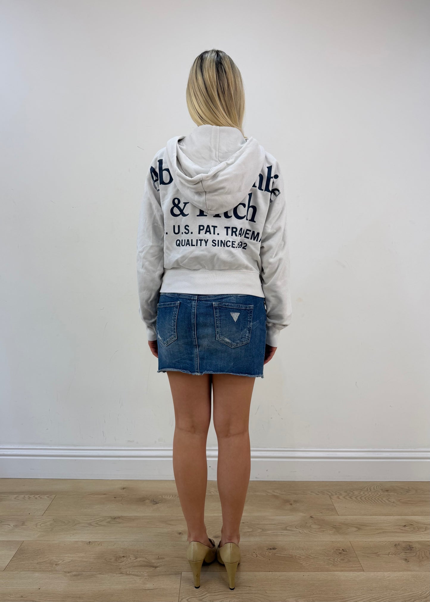 medium white abercrombie & fitch zip hoodie image 6