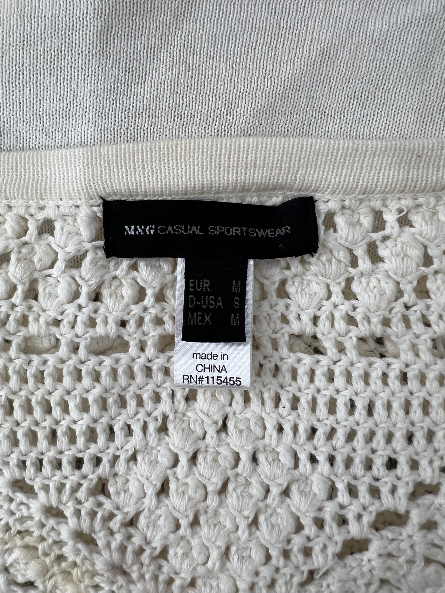 white chill sportswear medium label