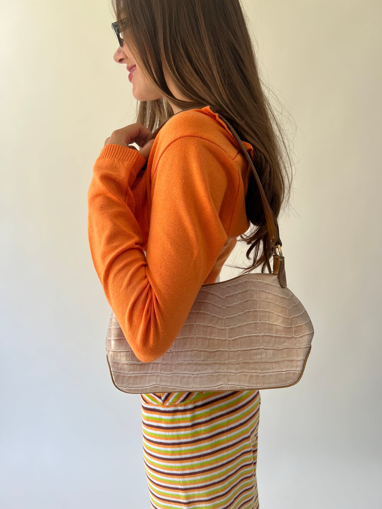 one size beige croc-effect shoulder bag worn view