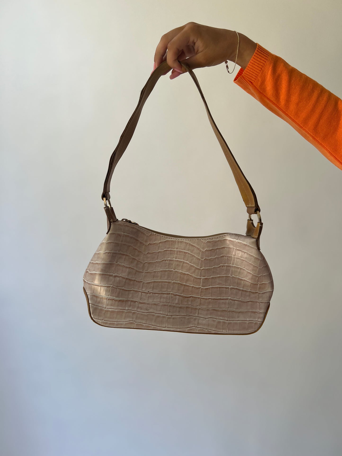 one size beige croc-effect shoulder bag back view