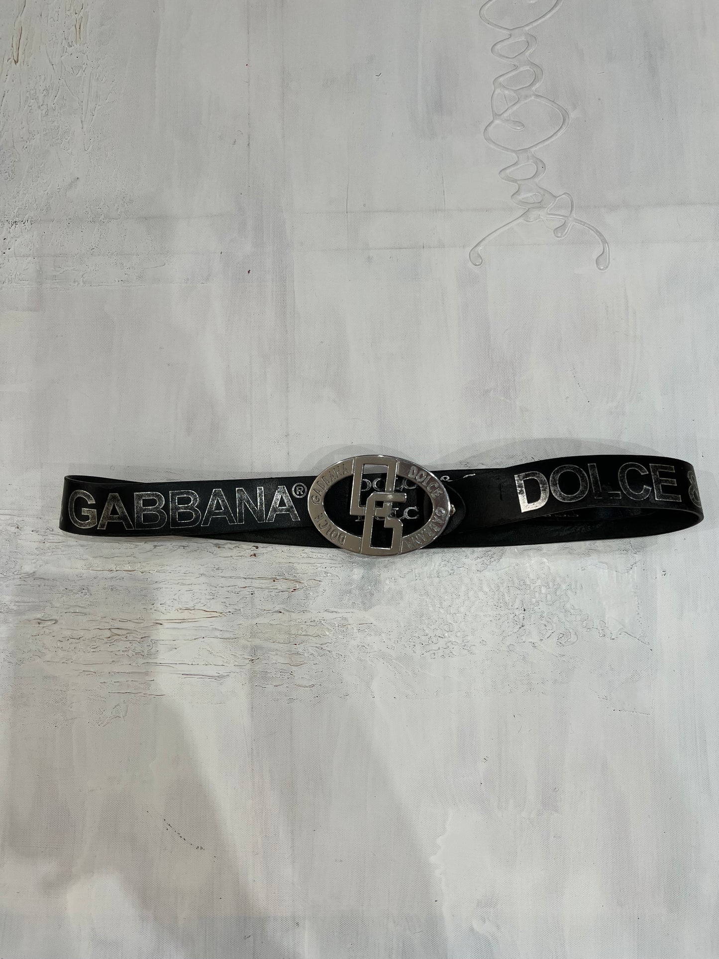 one size black d&g logo buckle belt flatlay