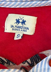 small red collared top label