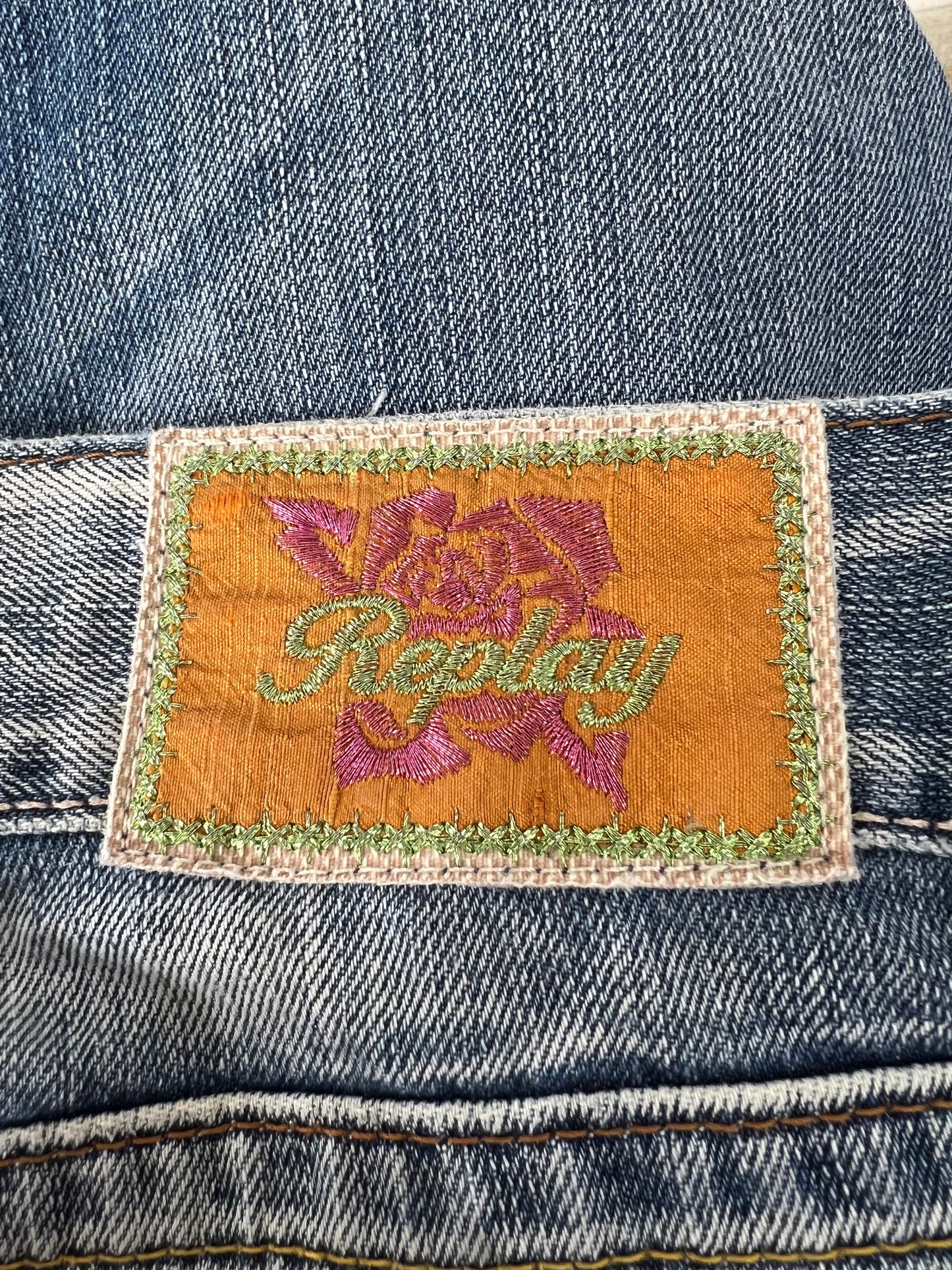 replay jeans brand patch