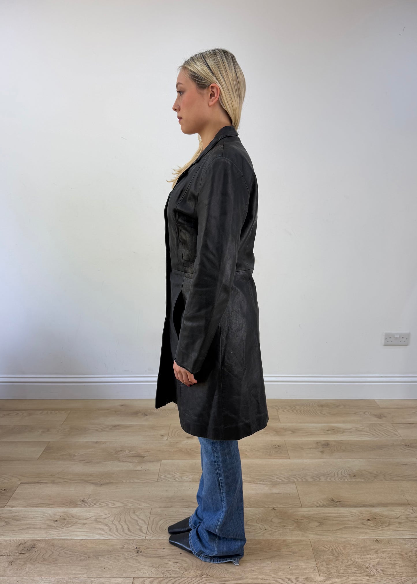 medium black leather trenchcoat jacket 4