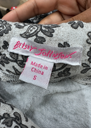 Betsey Johnson label and size 6 label