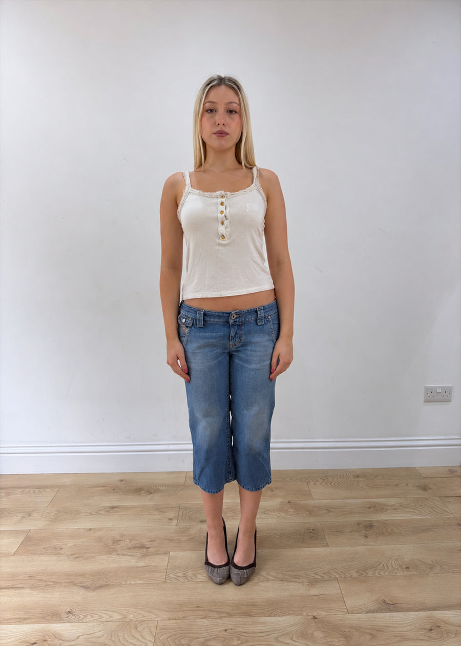 small/medium white dolce and gabbana top full body front