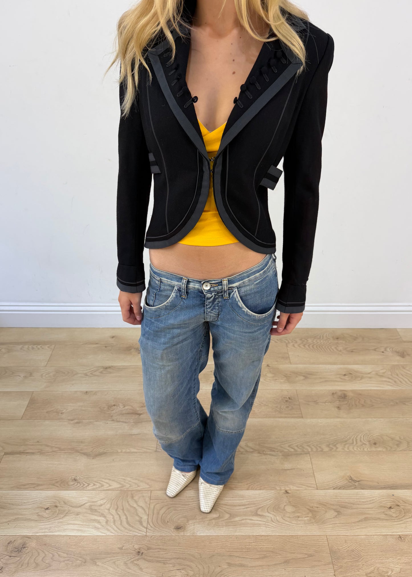 small/medium black kookai fitted blazer image 2