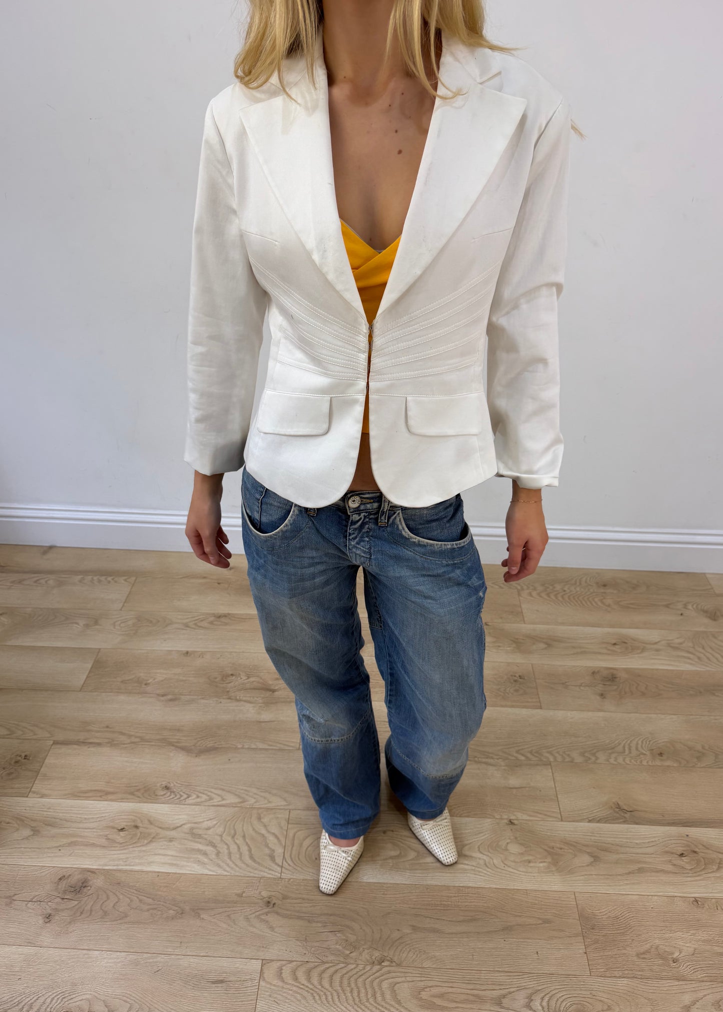 small/medium white kookai fitted blazer image 2