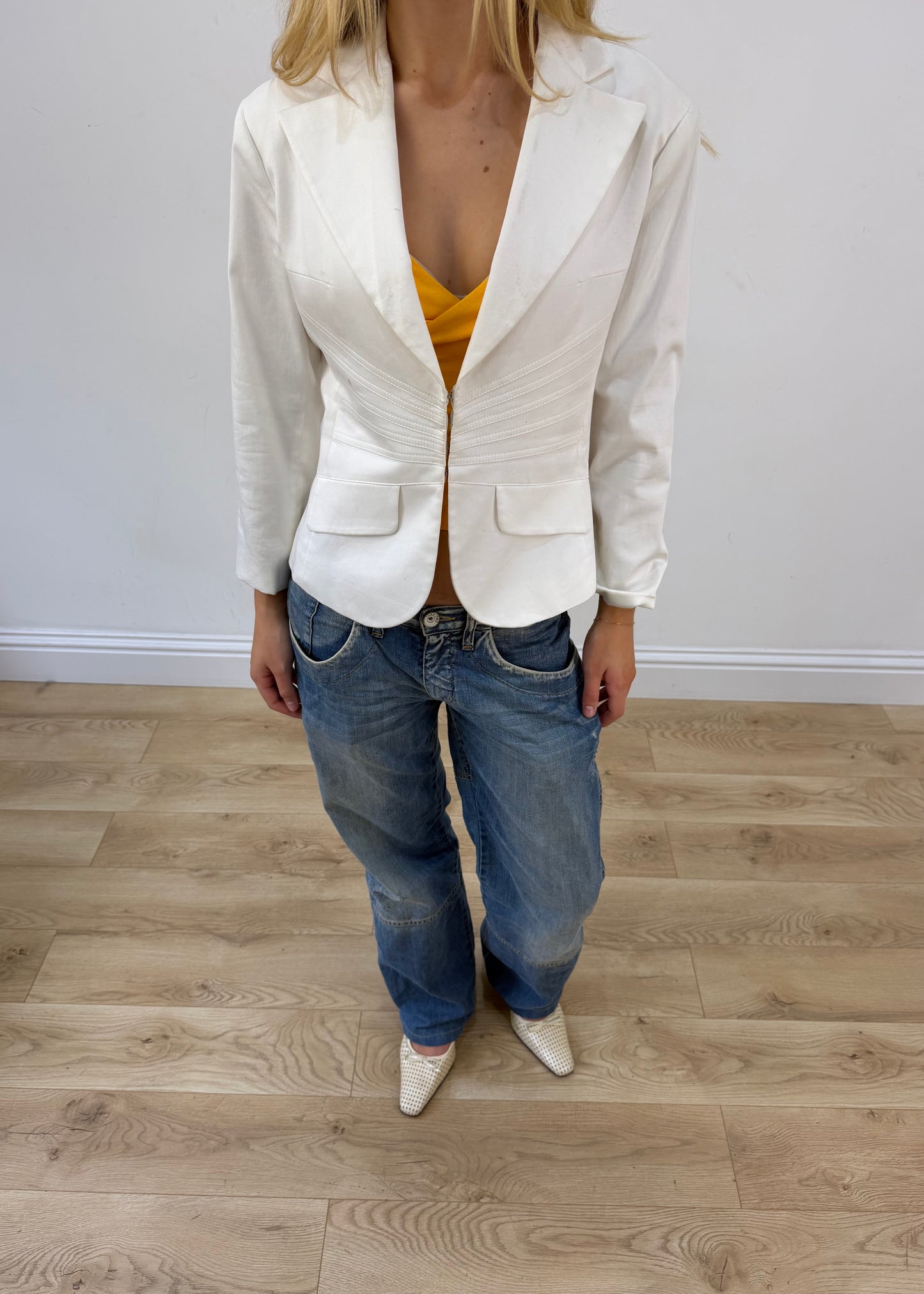 small/medium white kookai fitted blazer image 5