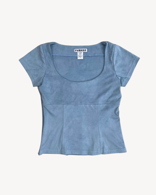 the solene top in baby blue pop